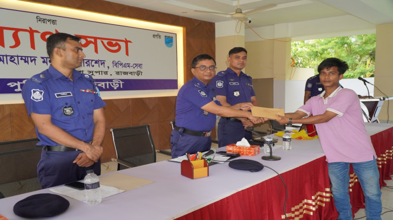 ভুয়া ডিবি পরিচয়ে ইজিবাইক ছিনতাইয়ের চেষ্টা ব্যর্থ, ...