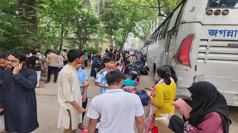 ঈদের আনন্দে ঘরমুখো জবি, সাত বিভাগে ছুটছে বিশ্ববিদ্...