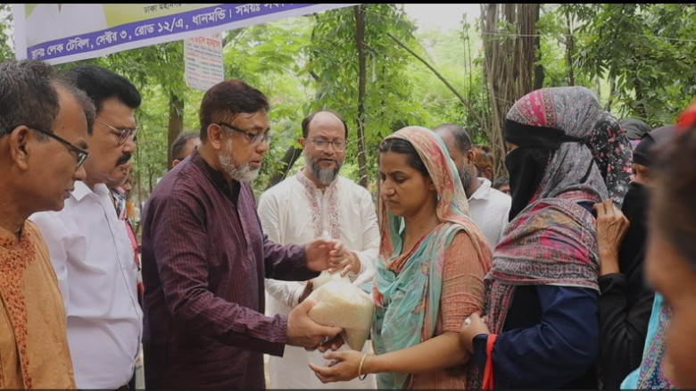 পেশাজীবী দল ঢাকা মহানগর দক্ষিণের উদ্যোগে চাল বিতরণ...