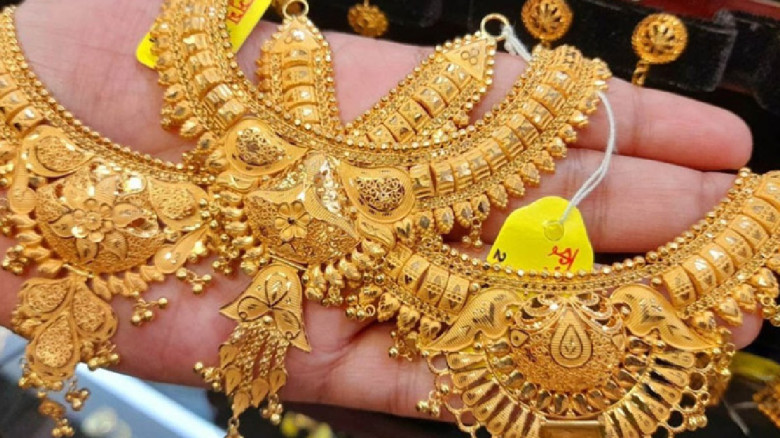 দেশের বাজারে কমলো সোনার দাম...