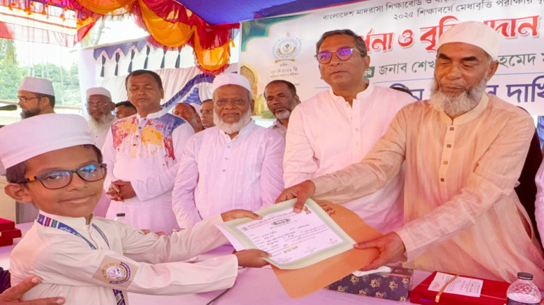 চাঁদপুরে দেড় শতাধিক মেধাবি শিক্ষার্থীকে সংর্বধনা ও...