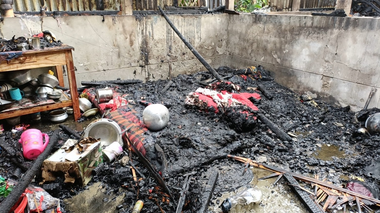 গাজীপুরে অগ্নিকাণ্ডে ১১ ভাড়াটিয়ার সহায়-সম্বল পুড়ে ...