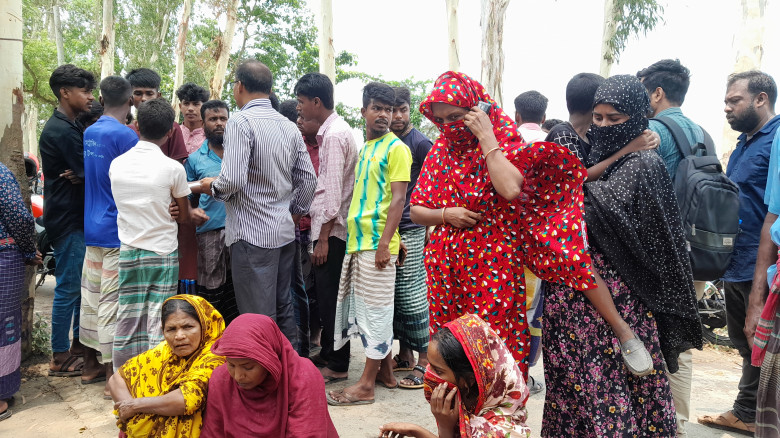 নওগাঁর মান্দা উপজেলার  এক গ্রামেই ৭ জন মারা গেছে...