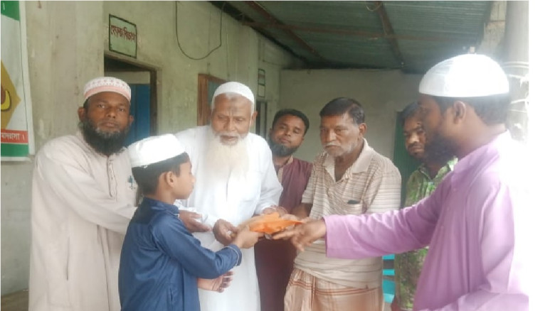 ডোমারে ঈদুল আজহা উপলক্ষে মাদ্রাসা শিক্ষার্থীদের মা...