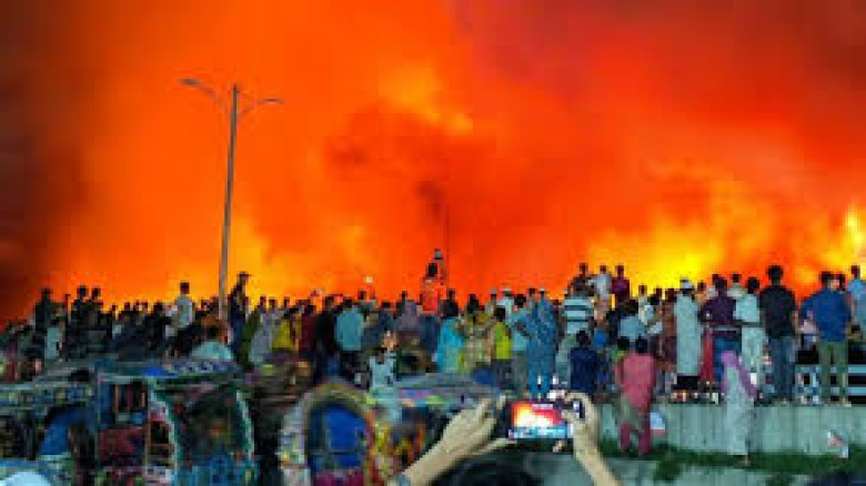 কালশীতে বস্তিতে অগ্নিকাণ্ড নিয়ন্ত্রেণে...