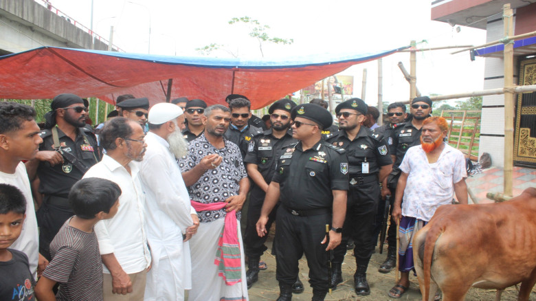 বরিশালে পশুর হাটের নিরাপত্তা পরিদর্শনে র‌্যাব-৮ এর...