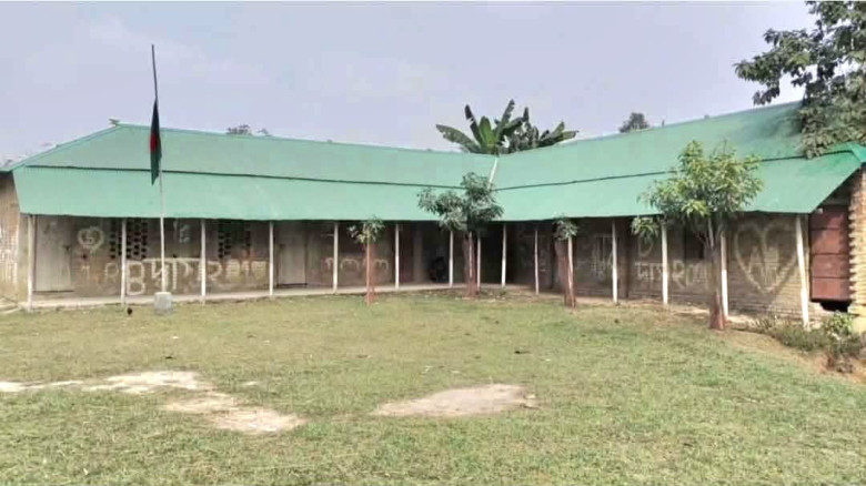 হাকিমপুরে  নিয়োগ বাণিজ্যের অভিযোগে মাদ্রাসার সভাপত...