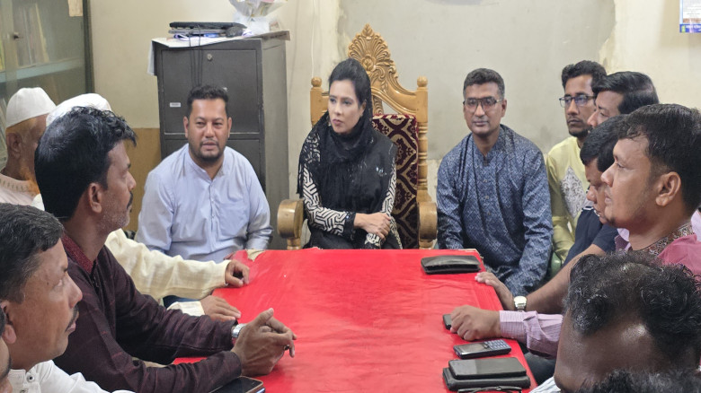 নবীনগরের কারা নির্যাতিত নেতাদের হাতে ঈদ-উপহার তুলে...