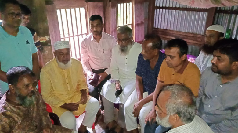 নেছারাবাদে কালবৈশাখীর ঝড়ে গাছ চাপার ঘটনায় পরিবারে...