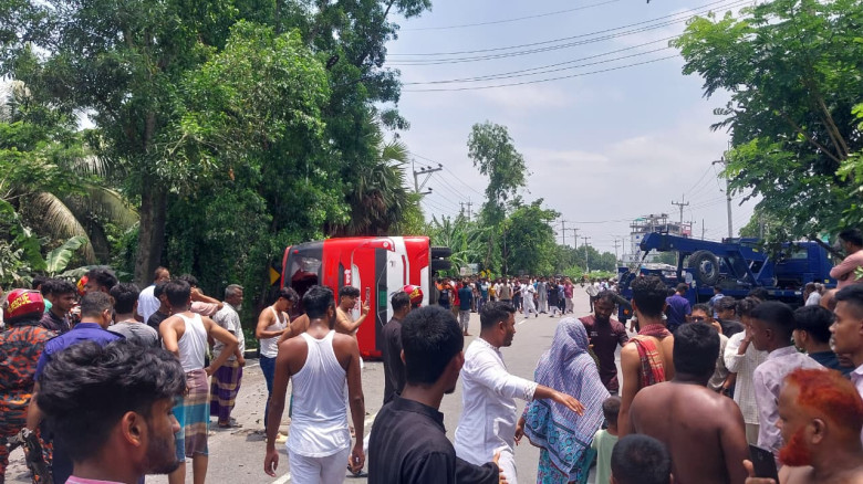 গোপালগঞ্জে সড়ক দুর্ঘটনায় নিহত ৫...