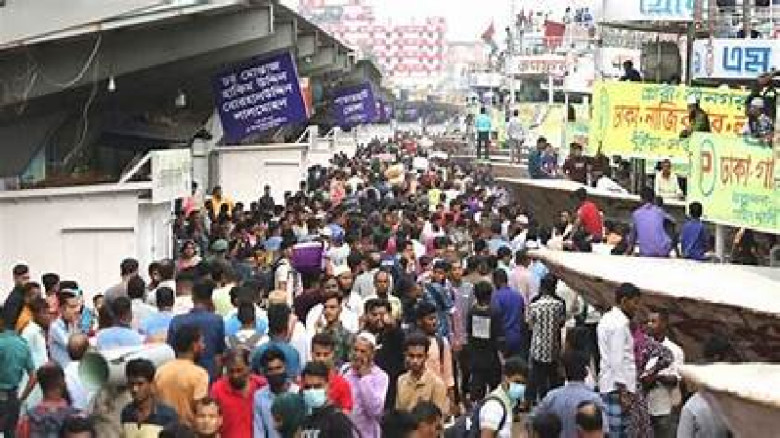 দ্বিতীয় দিনেও ঘরমুখো মানুষের ভিড়...