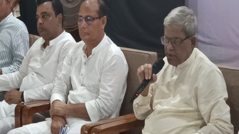 অধিকার রক্ষায় সাংবাদিকদের ঐক্যবদ্ধ থাকার আহ্বান মি...
