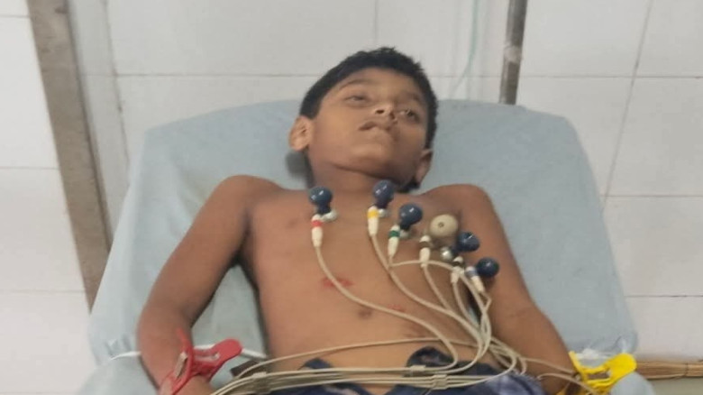 হোসেনপুরে অটোরিকশার চাপায় স্কুলছাত্র নিহত, আহত আরে...