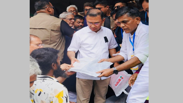 জাসাসের বস্ত্র বিতরণ উদ্বোধন করেন তারেক রহমান...
