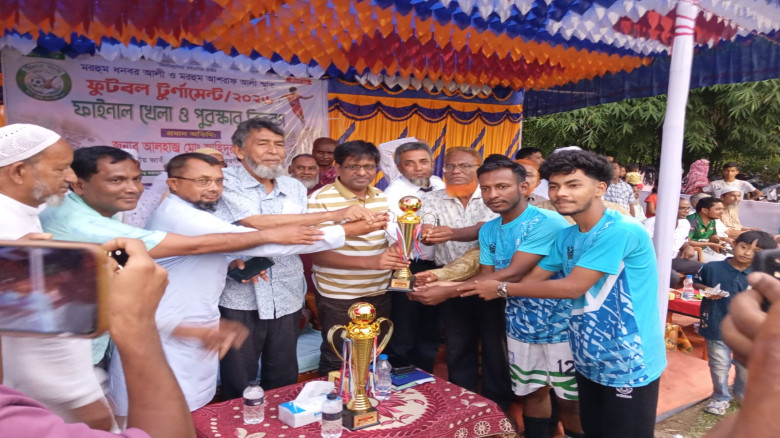 পীরগঞ্জে ফুটবল টুর্নামেন্টের ফাইনাল খেলা অনুষ্ঠিত...