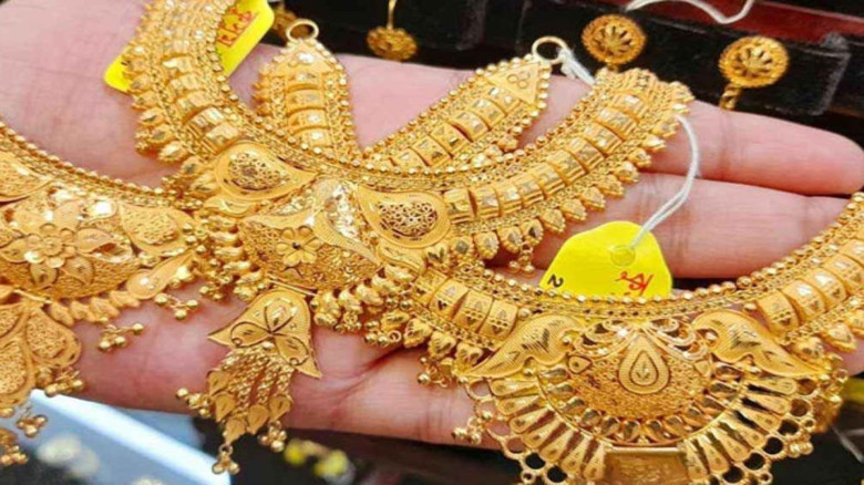 দেশের বাজারে কমেছে সোনার দাম...