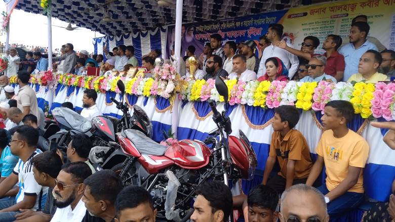 আখাউড়ায় ডাবল মোটরসাইকেল ফুটবল টুর্নামেন্টের ফাইনাল...
