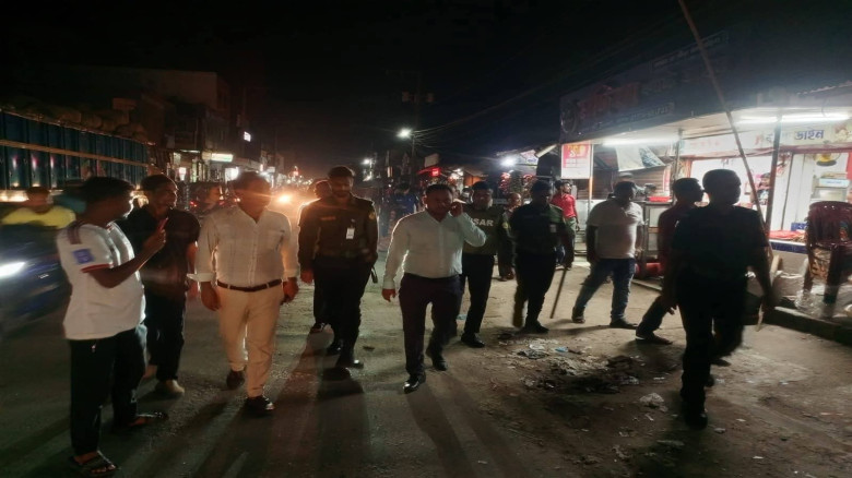 চুনারুঘাট বাজারে বিদ্যুৎ সাশ্রয়ে প্রশাসনের সচেতনতা...