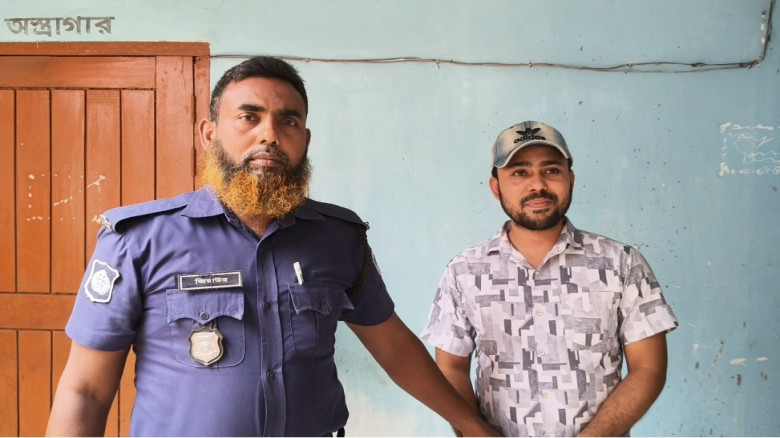 গাংনীতে থানা চত্ত্বরে আটক ছাত্রলীগ নেতার ‘জয় বাংলা...
