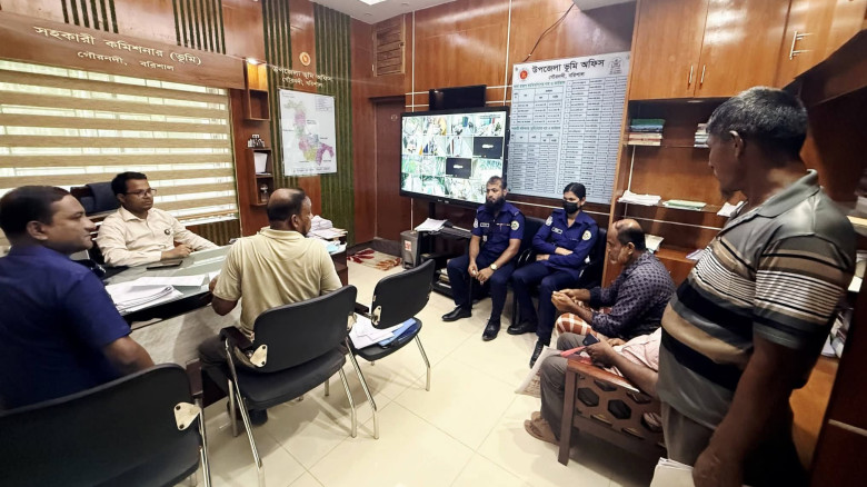 গণশুনানিতে জাল দলিলসহ ধরা, ভ্রাম্যমাণ আদালতে ৩ মাস...