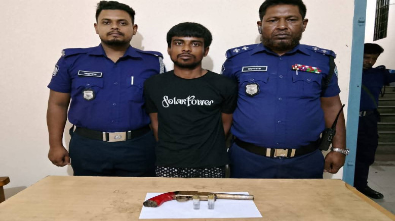 বাঞ্ছারামপুরে এলজি বন্দুক ও কার্তুজ সহ যুবক গ্রেপ্...