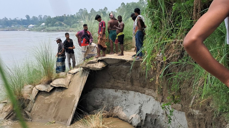চৌহালীতে বাড়ছে যমুনা নদীর পানি,দেখা দিয়েছে   তীব্র...