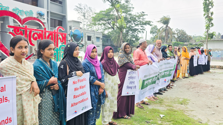 দশমিনায় ভূগর্ভস্থ পানির সংকট রোধ করার দাবিতে মানবব...