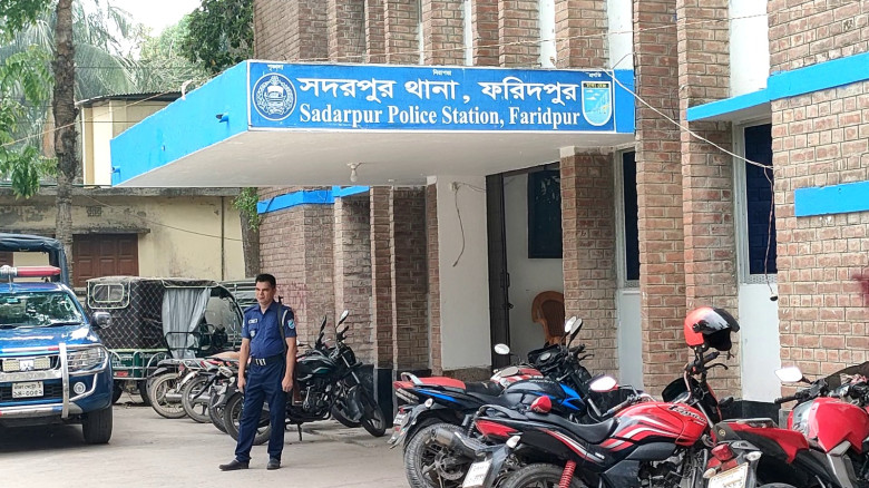 ফরিদপুরে ট্রাক্টরচালক ও অজ্ঞাত কিশোরীর মরদেহ উদ্ধা...