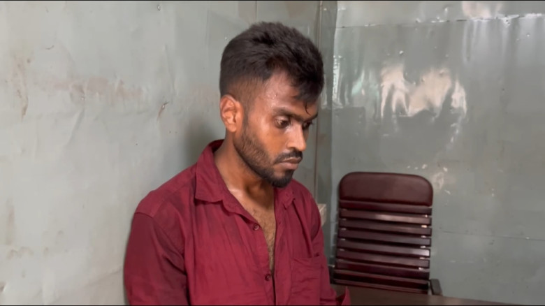 গাজীপুরে পুলিশ বক্সে ঢুকে সাংবাদিক উপর হামলা মারধর...