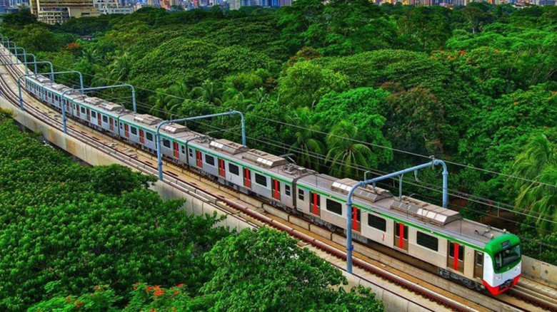 বাড়ছে মেট্রোরেল চলাচলের সময়...