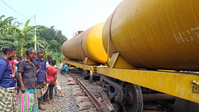 খুলনার সাথে সারাদেশের রেল যোগাযোগ বন্ধ...