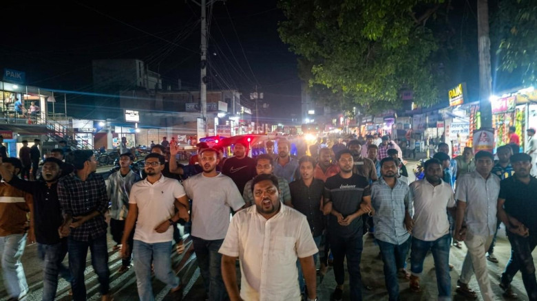 নিষিদ্ধ ছাত্রলীগের নৈরাজ্যের প্রতিবাদে দর্শনায় যুব...