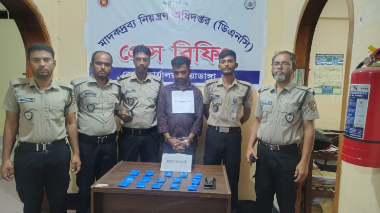 চুয়াডাঙ্গায় ৩ হাজার পিস ইয়াবাসহ যুবক আটক...