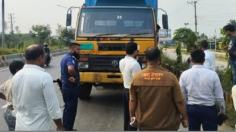 নারায়ণগঞ্জে শব্দ দূষণ বিরোধী অভিযান: ৪ যানবাহনকে জ...