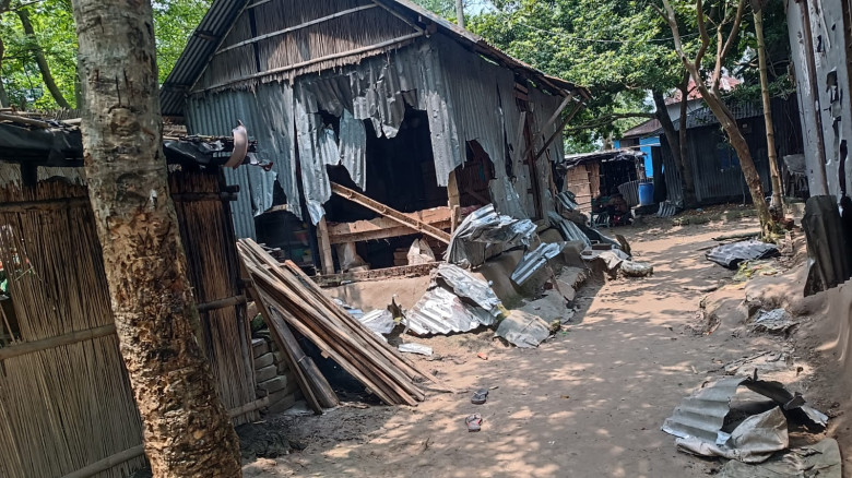 সালথায় থানার সালিশে অংশ নেওয়া নিয়ে দুই পক্ষের সংঘর...