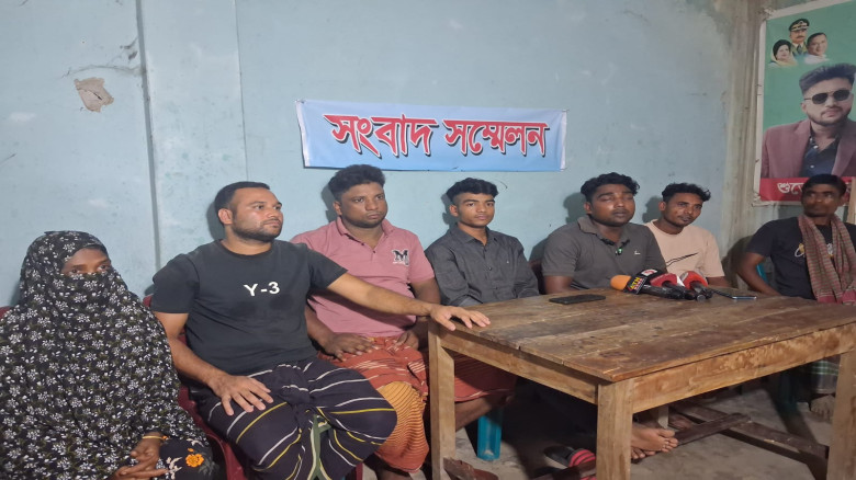 খেলনা পিস্তল নিয়ে ছবি তুলে ফেসবুকে পোষ্ট বিপাকে রত...