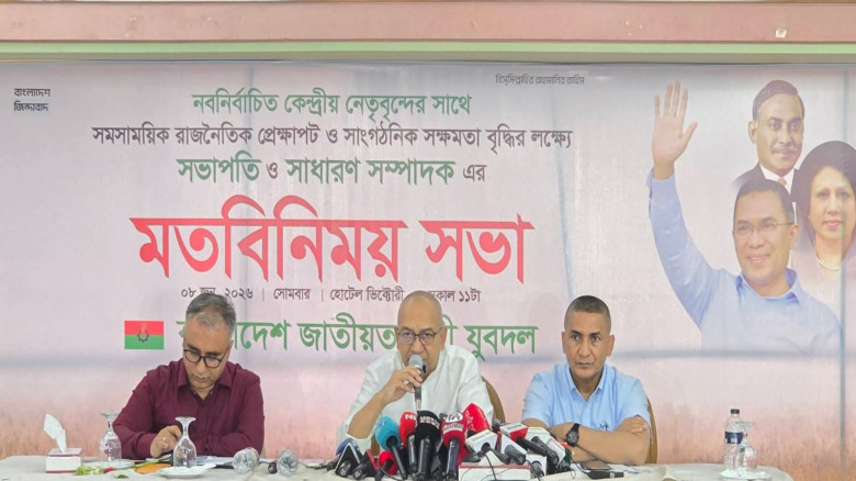মবতন্ত্র ও উচ্ছৃঙ্খল শ্রেণী রাজনীতিতে আবারও মাথাচা...