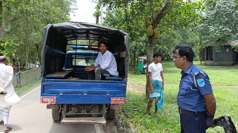 গাজীপুরে চাঁদাবাজির অভিযোগে জনতার হাতে ওয়ার্ড যুবদ...