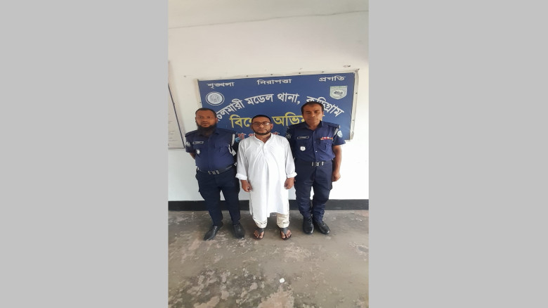চিলমারীতে লিফলেটসহ ইউপি চেয়ারম্যান ও আ.লীগ নেতা গ্...
