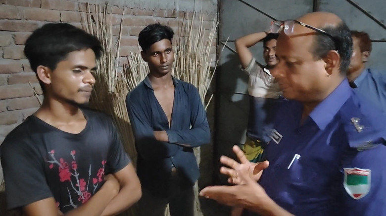 গাংনীতে মোটরসাইকেল চুরির অভিযোগে দুই জনকে গণধোলায় ...
