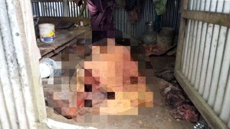 মায়ের হাতে খাবার, ছেলের হাতে শাবল; নেত্রকোণায় মর্ম...