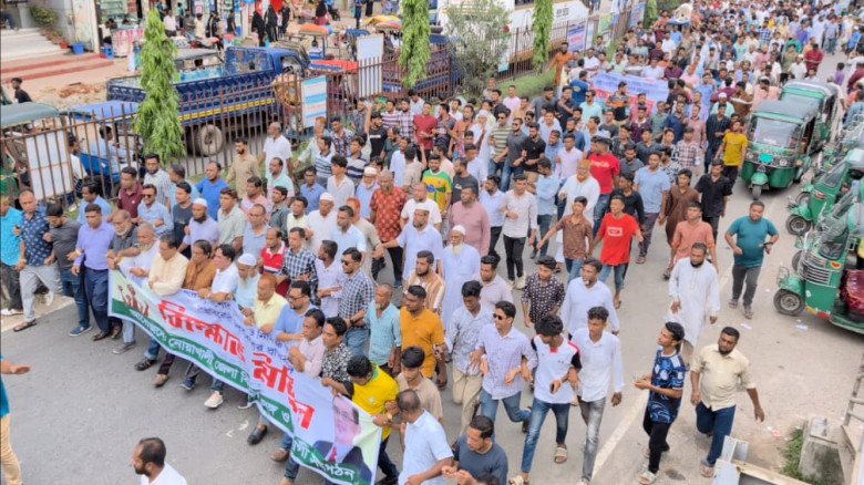 নোয়াখালীতে রাষ্ট্রবিরোধী অপতৎপরতার প্রতিবাদে বিএনপ...