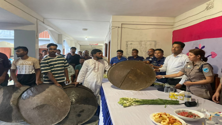 রক্তপাতের পথ ছেড়ে শান্তির অঙ্গীকার, সালথায় অস্ত্র ...