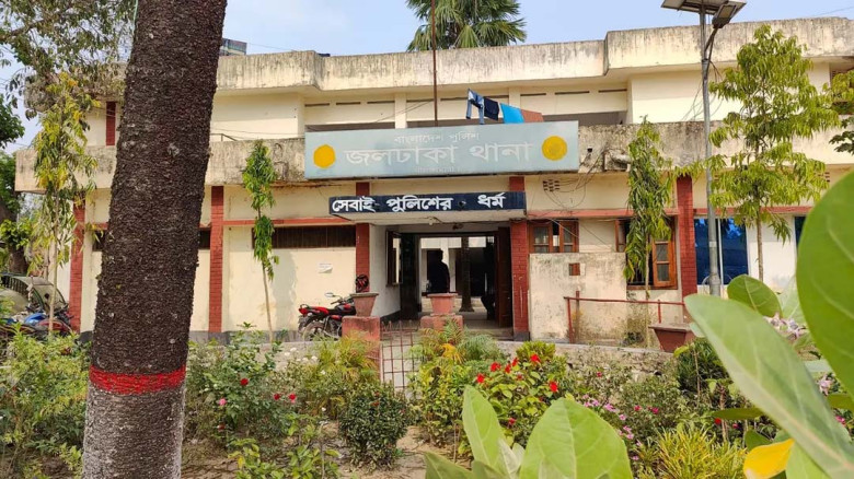 জলঢাকায় রাস্তা নিয়ে বিরোধে যুবকের মৃত্যু...