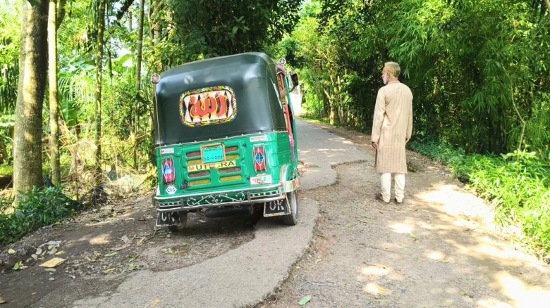 মৌলভীবাজার-রাজনগর-নতুন ব্রীজ-কালারবাজার সড়কের বেহা...