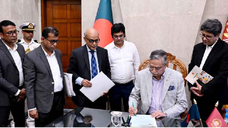 ২০২৬-২৭ অর্থবছরের অর্থ বিল স্বাক্ষর করলেন রাষ্ট্রপ...