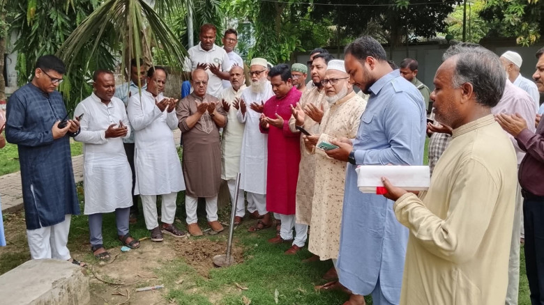আত্রাই উপজেলা পরিষদ মাঠের জলাবদ্ধতা নিরসনে আরসিসি ...