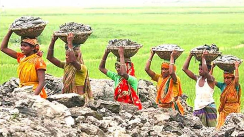শিশুর পুষ্টি উন্নয়নে বাধা হয়ে দাঁড়াচ্ছে মায়েদের অত...