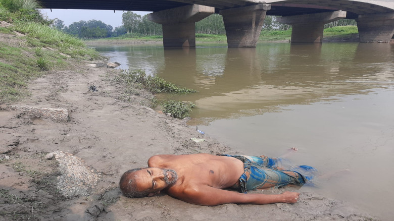 গোবিন্দগঞ্জে করতোয়া নদীতে অজ্ঞাত ব্যক্তির মরদেহ উদ...