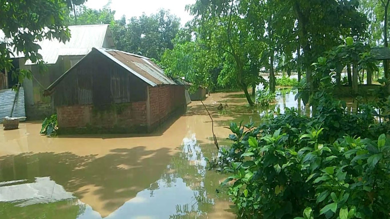 শেরপুরের আকস্মিক রাক্ষসী বন্যায় ভাসছে ঝিনাইগাতীবাস...